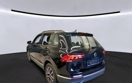 Volkswagen Tiguan II, 2022 год, 2 092 000 рублей, 4 фотография