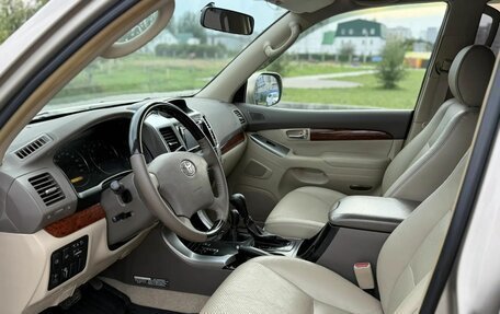 Toyota Land Cruiser Prado 120 рестайлинг, 2004 год, 2 050 000 рублей, 6 фотография
