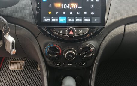 Hyundai Solaris II рестайлинг, 2015 год, 890 000 рублей, 15 фотография