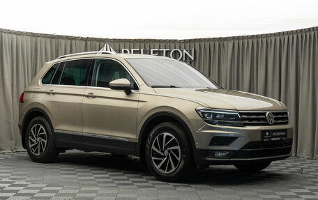 Volkswagen Tiguan II, 2018 год, 2 440 000 рублей, 2 фотография