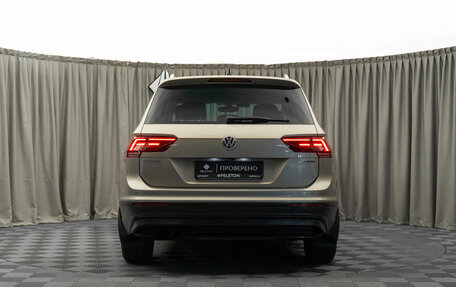Volkswagen Tiguan II, 2018 год, 2 440 000 рублей, 6 фотография