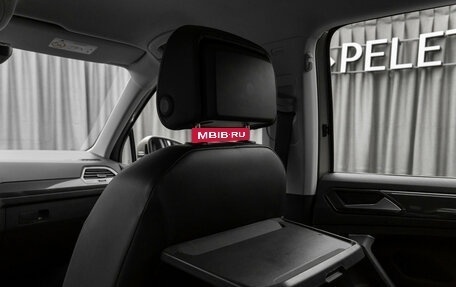 Volkswagen Tiguan II, 2018 год, 2 440 000 рублей, 13 фотография