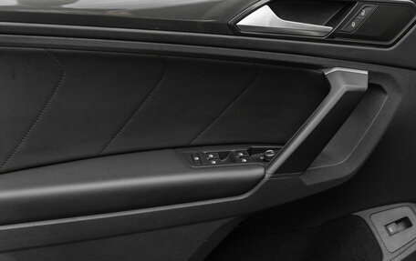 Volkswagen Tiguan II, 2018 год, 2 440 000 рублей, 15 фотография