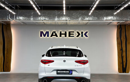 Alfa Romeo Stelvio, 2017 год, 2 950 000 рублей, 5 фотография