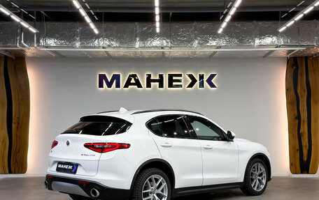 Alfa Romeo Stelvio, 2017 год, 2 950 000 рублей, 6 фотография