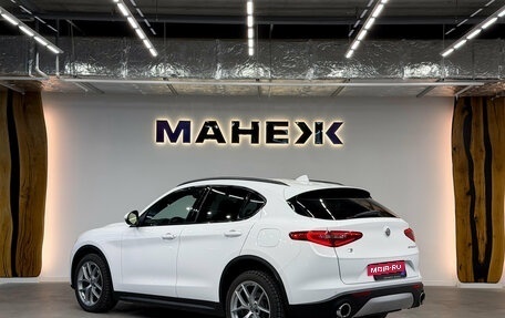 Alfa Romeo Stelvio, 2017 год, 2 950 000 рублей, 4 фотография