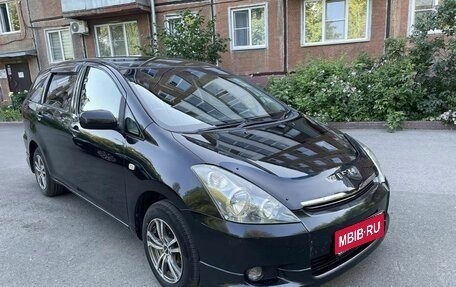 Toyota Wish II, 2003 год, 699 000 рублей, 1 фотография