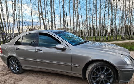 Mercedes-Benz C-Класс, 2006 год, 435 000 рублей, 3 фотография