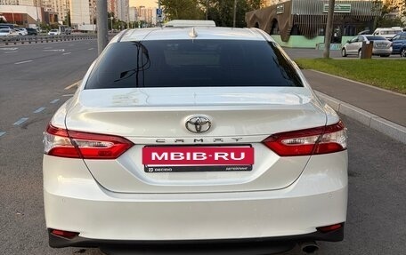 Toyota Camry, 2018 год, 2 380 000 рублей, 2 фотография