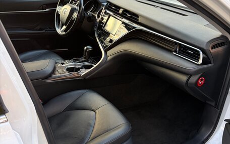 Toyota Camry, 2018 год, 2 380 000 рублей, 7 фотография