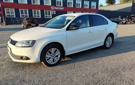 Volkswagen Jetta VI, 2014 год, 1 080 000 рублей, 2 фотография