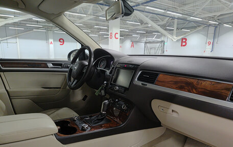 Volkswagen Touareg III, 2010 год, 1 999 000 рублей, 11 фотография