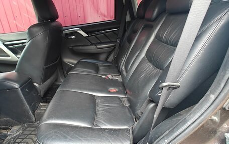 Mitsubishi Pajero Sport III рестайлинг, 2017 год, 2 600 000 рублей, 6 фотография