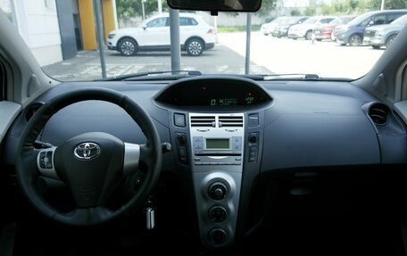 Toyota Yaris III рестайлинг, 2008 год, 470 000 рублей, 8 фотография