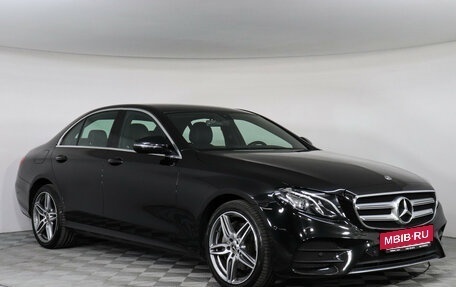 Mercedes-Benz E-Класс, 2020 год, 3 950 000 рублей, 4 фотография
