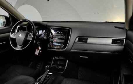 Mitsubishi Outlander III рестайлинг 3, 2013 год, 1 199 000 рублей, 13 фотография