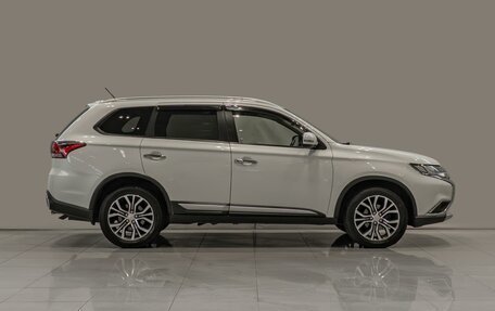 Mitsubishi Outlander III рестайлинг 3, 2015 год, 1 420 000 рублей, 5 фотография