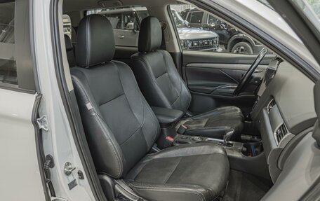 Mitsubishi Outlander III рестайлинг 3, 2015 год, 1 420 000 рублей, 8 фотография