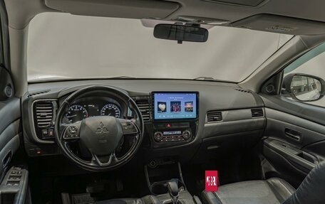 Mitsubishi Outlander III рестайлинг 3, 2015 год, 1 420 000 рублей, 6 фотография