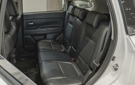 Mitsubishi Outlander III рестайлинг 3, 2015 год, 1 420 000 рублей, 9 фотография