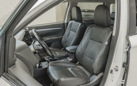 Mitsubishi Outlander III рестайлинг 3, 2015 год, 1 420 000 рублей, 10 фотография
