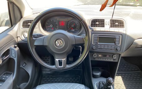 Volkswagen Polo VI (EU Market), 2013 год, 950 000 рублей, 11 фотография