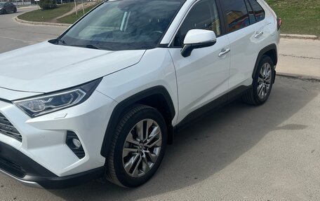 Toyota RAV4, 2021 год, 4 700 000 рублей, 2 фотография