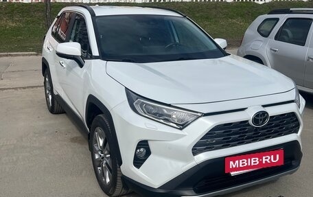 Toyota RAV4, 2021 год, 4 700 000 рублей, 4 фотография