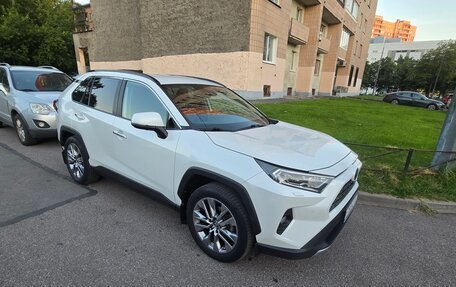 Toyota RAV4, 2021 год, 3 700 000 рублей, 2 фотография