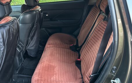 Mitsubishi Outlander III рестайлинг 3, 2020 год, 2 800 000 рублей, 10 фотография