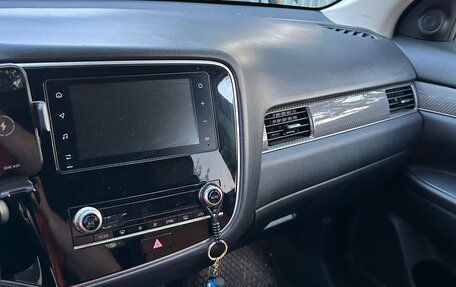 Mitsubishi Outlander III рестайлинг 3, 2020 год, 2 800 000 рублей, 7 фотография