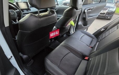 Toyota RAV4, 2021 год, 3 700 000 рублей, 7 фотография