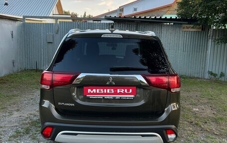 Mitsubishi Outlander III рестайлинг 3, 2020 год, 2 800 000 рублей, 3 фотография