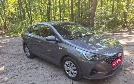 Hyundai Solaris II рестайлинг, 2021 год, 1 800 000 рублей, 3 фотография