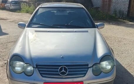 Mercedes-Benz C-Класс, 2001 год, 350 000 рублей, 1 фотография