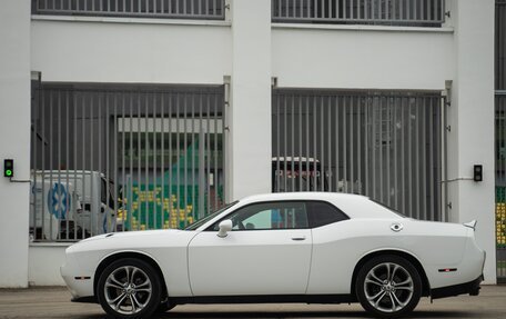 Dodge Challenger III рестайлинг 2, 2019 год, 3 700 000 рублей, 9 фотография