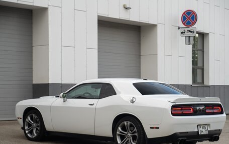 Dodge Challenger III рестайлинг 2, 2019 год, 3 700 000 рублей, 6 фотография