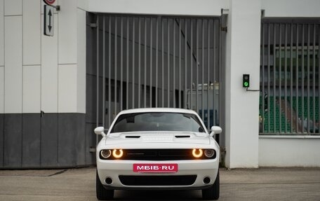 Dodge Challenger III рестайлинг 2, 2019 год, 3 700 000 рублей, 2 фотография