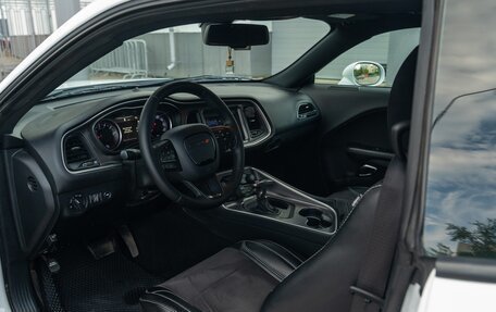 Dodge Challenger III рестайлинг 2, 2019 год, 3 700 000 рублей, 16 фотография