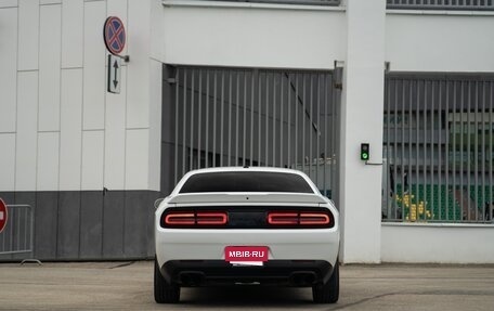 Dodge Challenger III рестайлинг 2, 2019 год, 3 700 000 рублей, 5 фотография