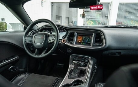 Dodge Challenger III рестайлинг 2, 2019 год, 3 700 000 рублей, 21 фотография