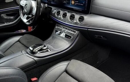 Mercedes-Benz E-Класс, 2019 год, 2 750 000 рублей, 4 фотография