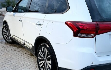 Mitsubishi Outlander III рестайлинг 3, 2021 год, 2 050 000 рублей, 4 фотография