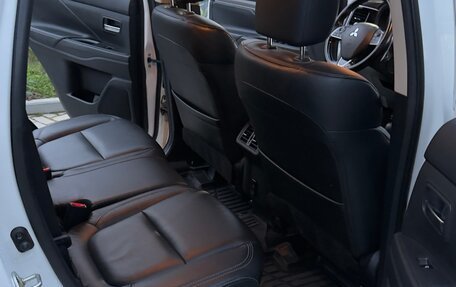 Mitsubishi Outlander III рестайлинг 3, 2021 год, 2 050 000 рублей, 12 фотография