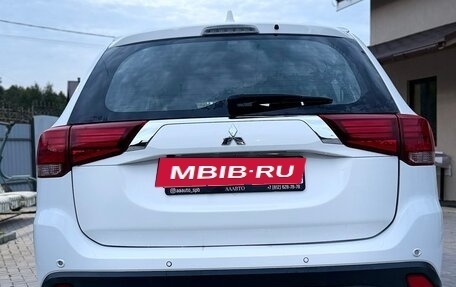 Mitsubishi Outlander III рестайлинг 3, 2021 год, 2 050 000 рублей, 6 фотография