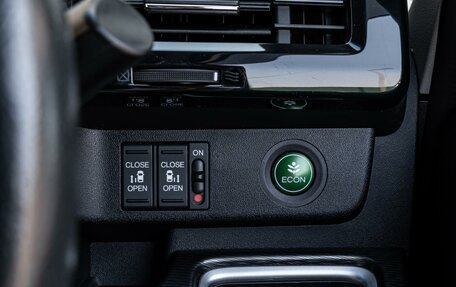 Honda Stepwgn IV, 2018 год, 2 445 000 рублей, 18 фотография