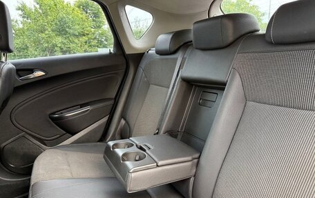 Opel Astra J, 2011 год, 750 000 рублей, 10 фотография