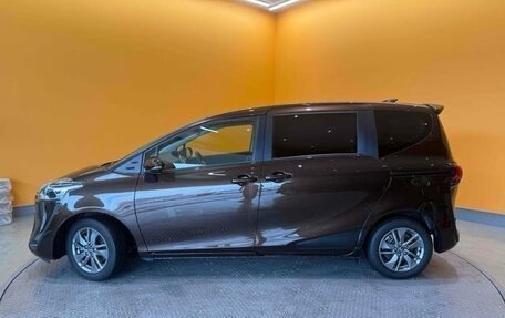 Toyota Sienta II, 2019 год, 1 250 000 рублей, 8 фотография