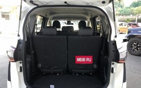 Toyota Sienta II, 2020 год, 1 200 000 рублей, 16 фотография