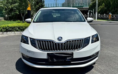 Skoda Octavia, 2018 год, 913 069 рублей, 2 фотография